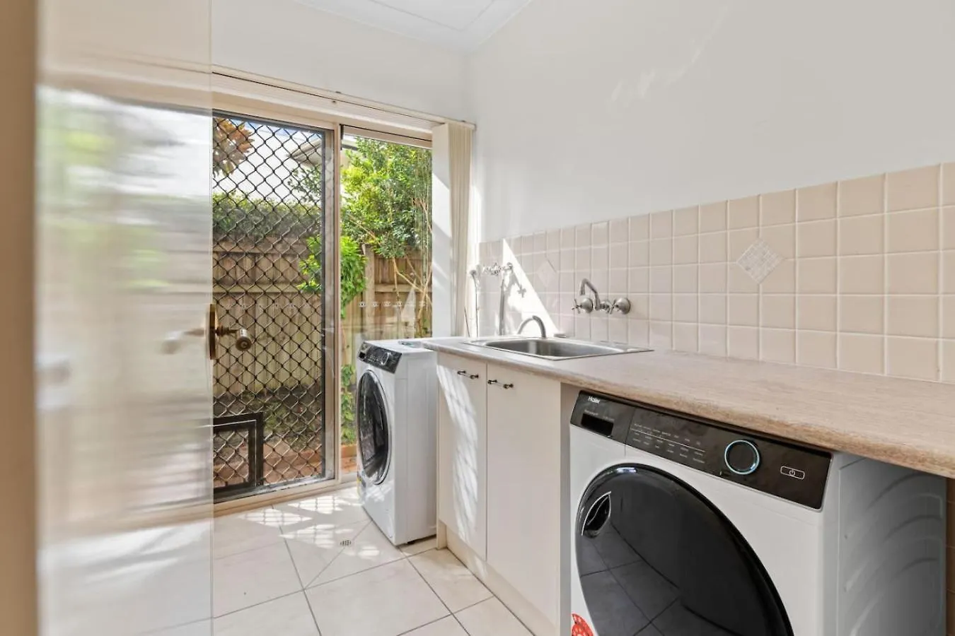 Front Lake View 4Bed Home With Pool And Mins To Mall Doolandella 0*,