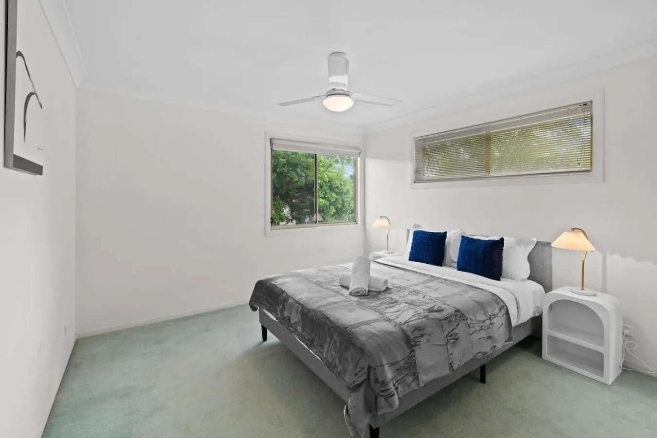 Front Lake View 4Bed Home With Pool And Mins To Mall Doolandella 0*,  Australia