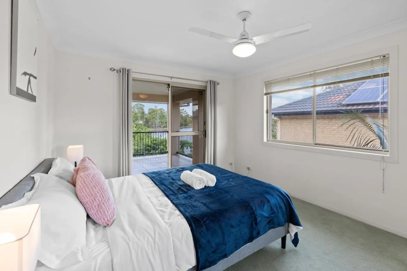 Front Lake View 4Bed Home With Pool And Mins To Mall Doolandella Australia