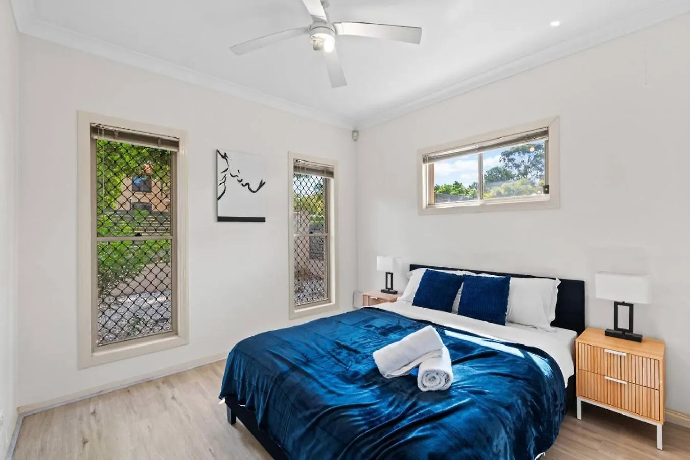 Front Lake View 4Bed Home With Pool And Mins To Mall Doolandella Holiday home