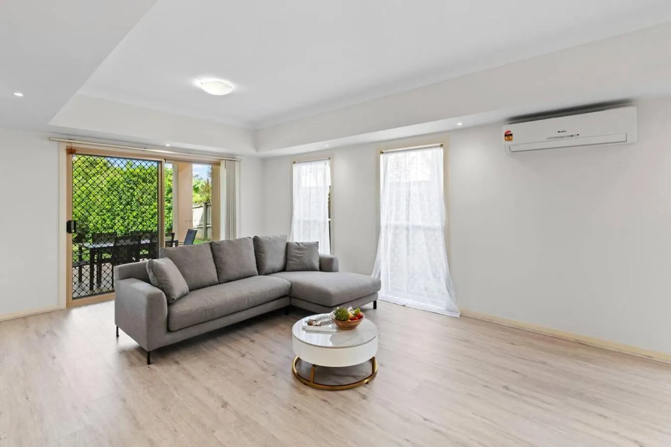 Front Lake View 4Bed Home With Pool And Mins To Mall Doolandella 0*,