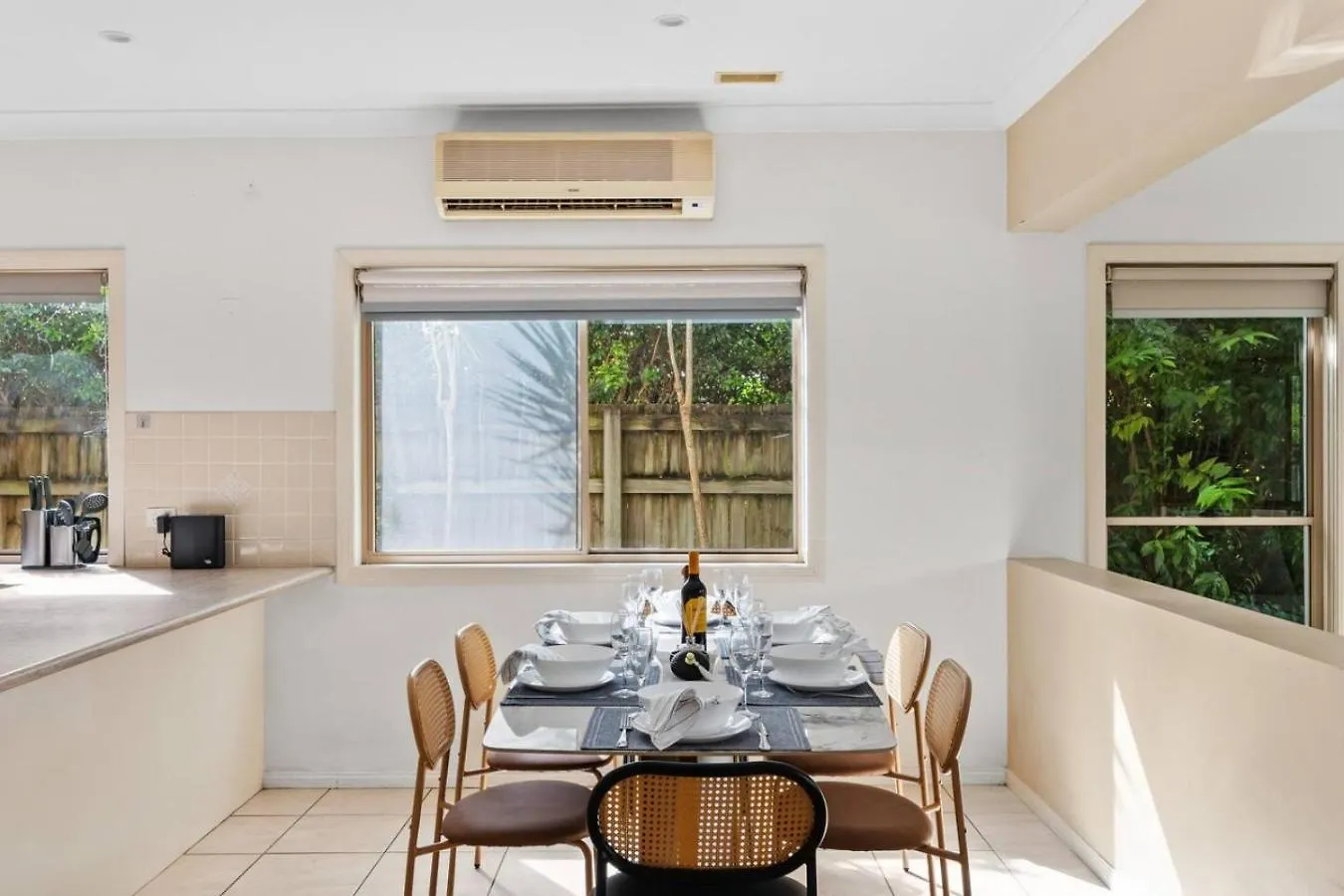 Front Lake View 4Bed Home With Pool And Mins To Mall Doolandella